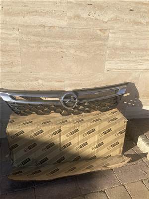 Opel Astra K hűtőrács sérülten(2016-   )