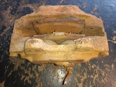 Toyota Hilux 2.4Td Jobb első féknyereg 