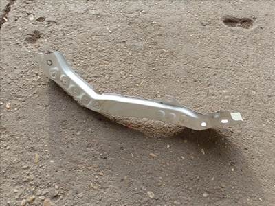 Toyota Corolla (E210) Homlokfal