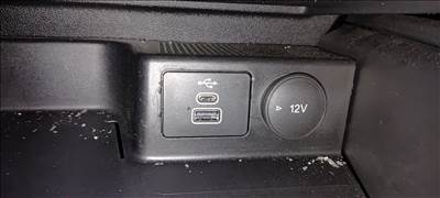 Ford Focus mk4 usb csatlakozó 