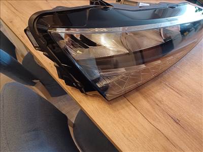 Skoda Scala fényszóró 