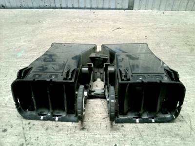 SKODA ROOMSTER PRAKTIK Középső szellőző