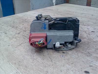 PEUGEOT 306 97-02 Bal első ajtó zárszerkezet központi záras