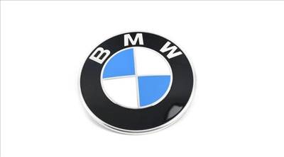 Gyári BMW F96 F97 G01 G05 G06 G07 G29 82mm-es motorháztető - csomagtartó embléma 51147499154