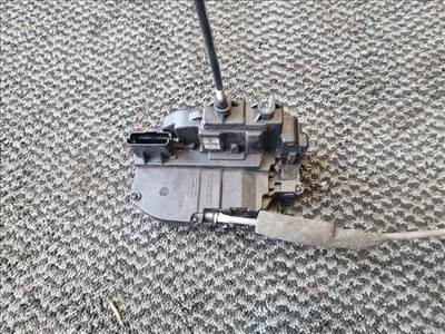 Nissan X-Trail II bal hátsó ajtózár