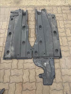 Audi Q2 küszöb borítás 