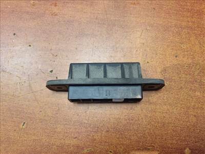 TOYOTA YARIS (P13) Csomagtérajtó Kapcsoló