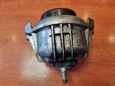 BMW 1 (E81, E82, E87, E88), BMW 3 (E90, E91, E92, E93) motortartó bak (motorkód: N43B16AA) 139811