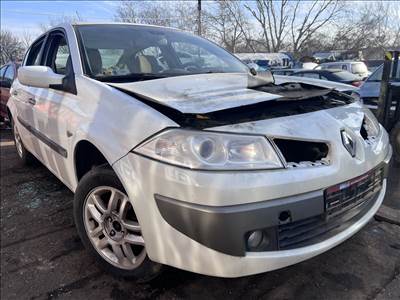 Renault Mégane II 1.6i bontott alkatrészei