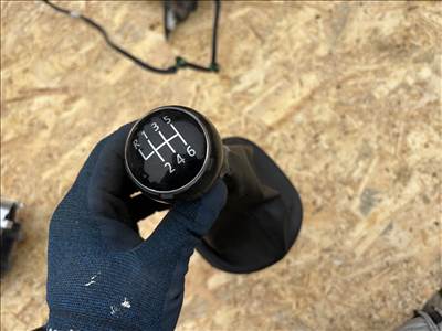 Volkswagen Golf V váltógomb 