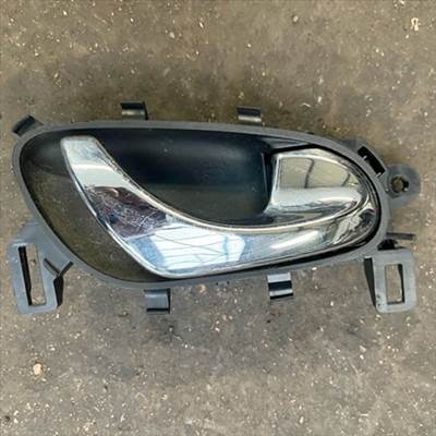 Renault Kadjar jobb hátsó belső kilincs 2015-től 806705402r 806714118r