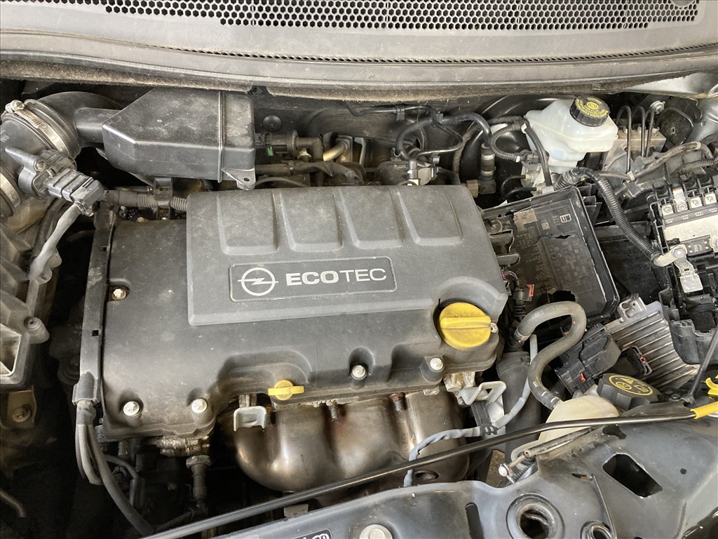 Opel Corsa E bontott alkatrészei 7. kép