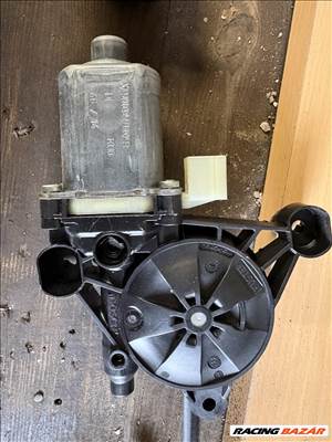 Skoda Octavia III Jobb első ablakemelő motor 5q0959802b