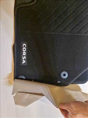 Opel Corsa F szövetszőnyeg garnitúra  9833656380