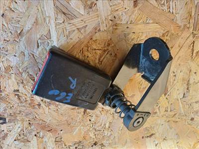 BMW 5 E60/61 (2003-2009) Jobb Hátsó Biztonsági Öv 