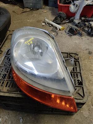 Renault Trafic I Jobb fényszóró  7700311372