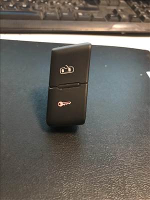 Audi A3 (8P) (3 ajtós) központi zár kapcsoló