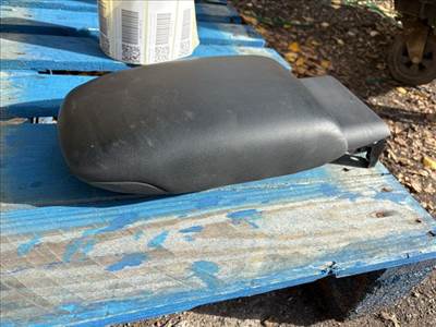 Nissan Pulsar (C13) NISSAN PULSAR (C13) Könyöklő