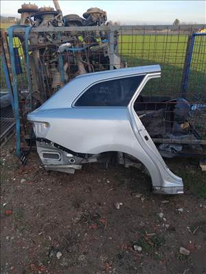 Toyota Avensis (T270) Jobb hátsó sárvédő L2576