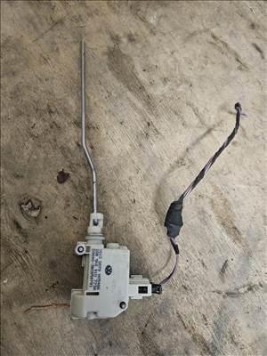 Volkswagen Golf VI Tank ajtó motor  5k6810773a