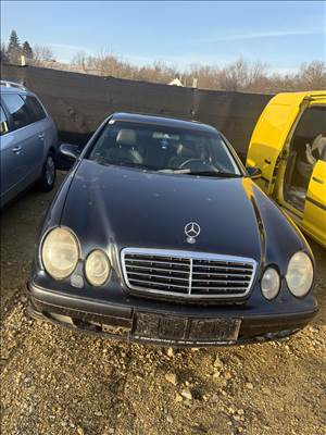 Mercedes CLK 200 bontott alkatrészei