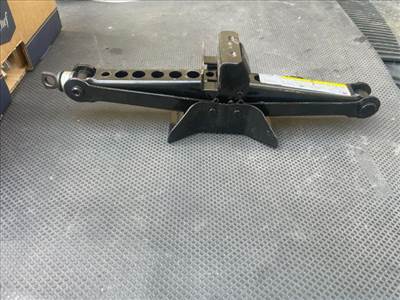 Audi Q3 (8U) AUDI Q3 Emelő 5n0011031b