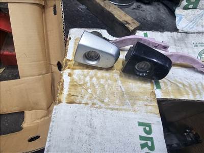 Toyota RAV4 (XA20) Bal első zárbetét 