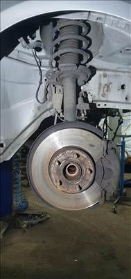 Ford Focus mk3 jobb első futómű 