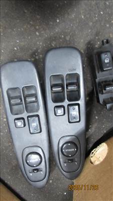 Toyota Celica (T200) Bal ablakemelő kapcsoló  7423220250