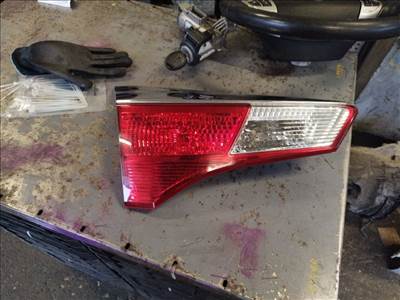 Toyota RAV4 2013-2016 bal belső hátsó lámpa