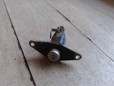 SUZUKI IGNIS Csomagtérajtó dugózár