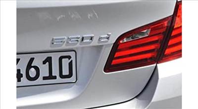 Gyári BMW 530d csomagtartó felirat F10-re 51147219547