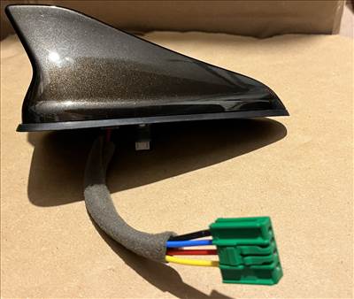 tetőantenna  96210p2400 és antenna kábelköteg cápaantenna cápauszony