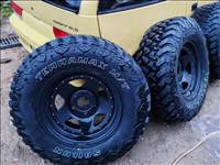  5x139.7 lyukosztású 17" újszerű lemezfelni, rajta 285/70 újszerű Sailun négyévszakos gumi gumi 