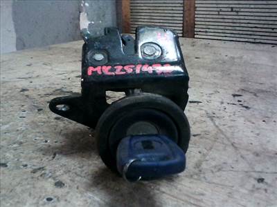 FIAT PUNTO II. Csomagtérajtó dugózár