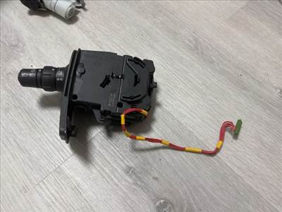 Renault Clio III RENAULT CLIO III (BR0/1, CR0/1) Bal Kormánykapcsoló Irányjelző 88102002