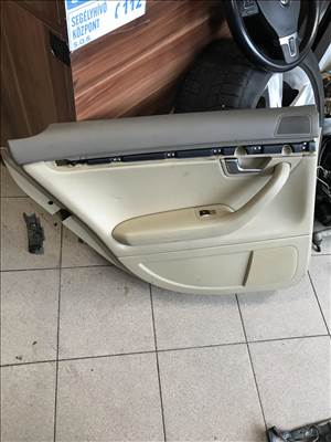 Audi A4 (B6/B7) Sedan / bal hátsó ajtókárpit