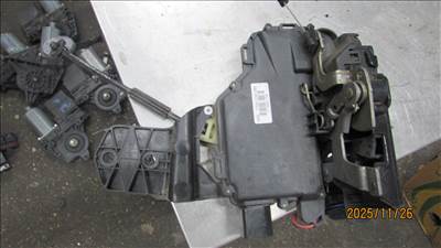 Volkswagen Passat B5 Bal hátsó ajtózár  3b4839015m
