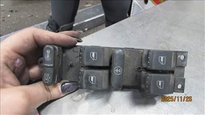 Volkswagen Passat B5 Bal első ablakemelő kapcsoló  1j4959857