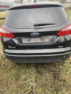 Ford Focus MK3 kombi hátsó lökhárító fekete színb