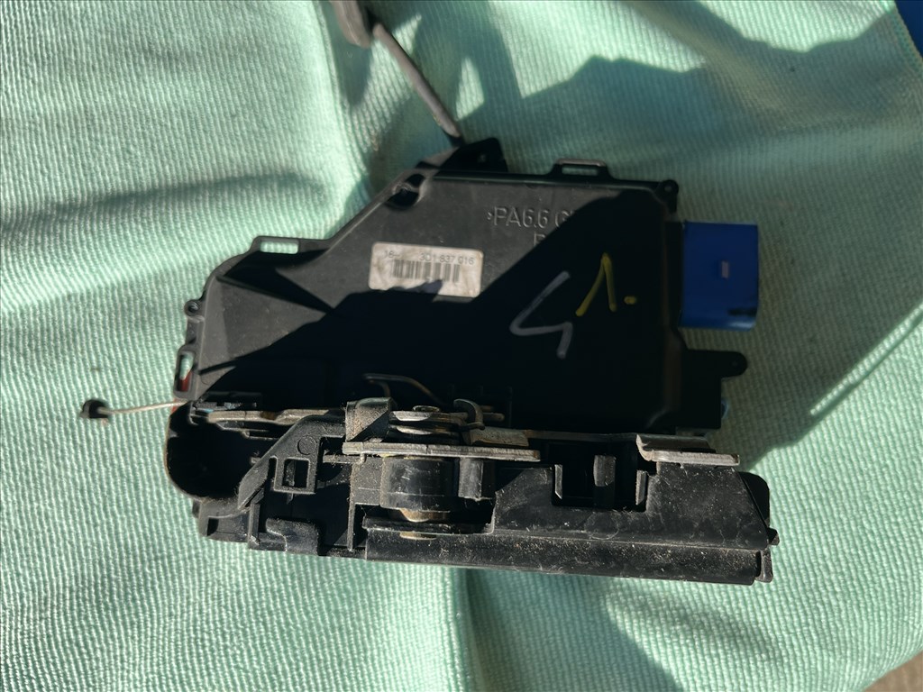 Volkswagen Golf V A5 Typ 1K jobb első ajtózár szerkezet  3d1837016 2. kép