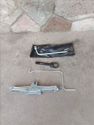 Toyota Urban Cruiser Emelő L2564