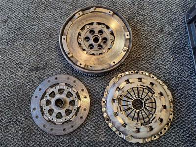 BMW 1 (E81, E82, E87, E88), BMW 3 (E90, E91, E92), BMW 5 (E60, E61), BMW X3 (E83), BMW X1 (E84) kettőstömegű lendkerék szett (Motorkód: N43B16AA) 21.21-7