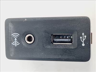 Volkswagen Golf VII USB aljzat (27893) 5g0035222f