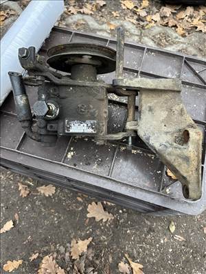 Volkswagen LT (1st gen) generátor és szervószivattyú tartóbak 