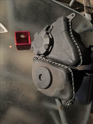 BMW 5-ös sorozat F07 kiegyenlítő tartály 