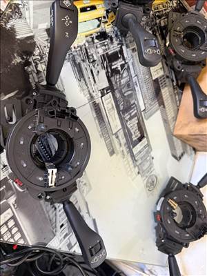  Bmw e83 kormánykapcsoló 8377488