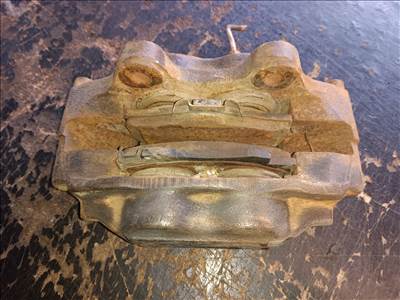 Toyota Hilux 2.4Td bal első féknyereg 