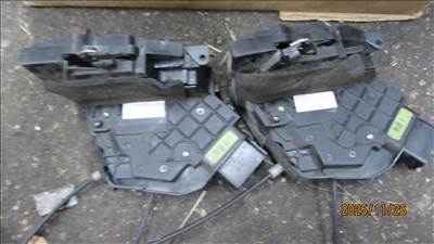 Mazda 3 (BL) Zárszerkezet bal első 