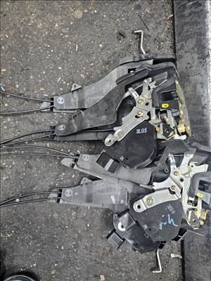 Toyota RAV4 (XA20) Jobb hátsó ajtózár 